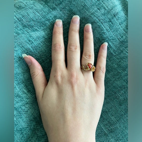 Vintage Gold Tone Ring - Picture 5 of 9